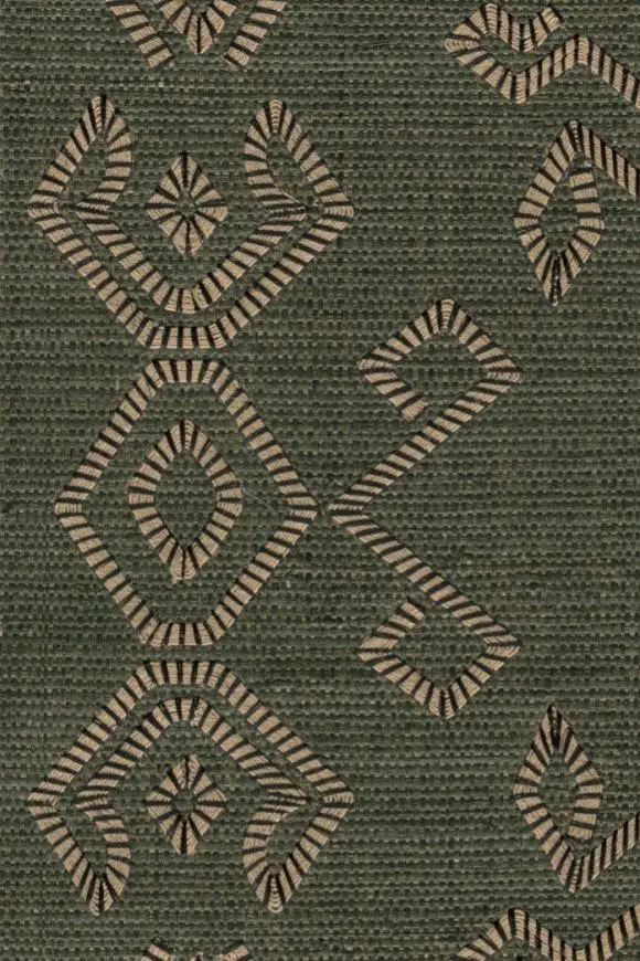 15704